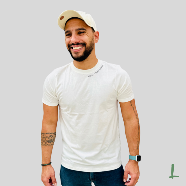 Camiseta Premium Letters - Build your happy