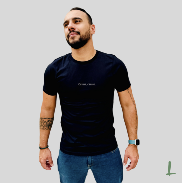Camiseta Premium Letters - Calma Caraio - Image 3