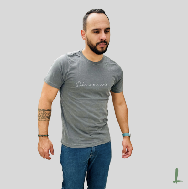 Camiseta Estonada Letters - Dinheiro não dá em árvore - Image 3