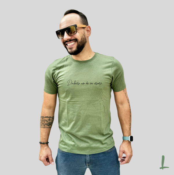Camiseta Premium Letters - Dinheiro não dá em árvore - Image 7