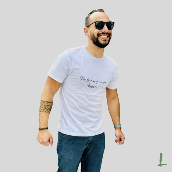 Camiseta Premium Letters - Não fez mais que sua obrigação