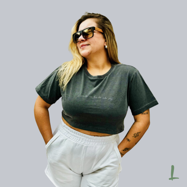 Cropped Curto Estonado Letters - Vivendo um dia de cada vez