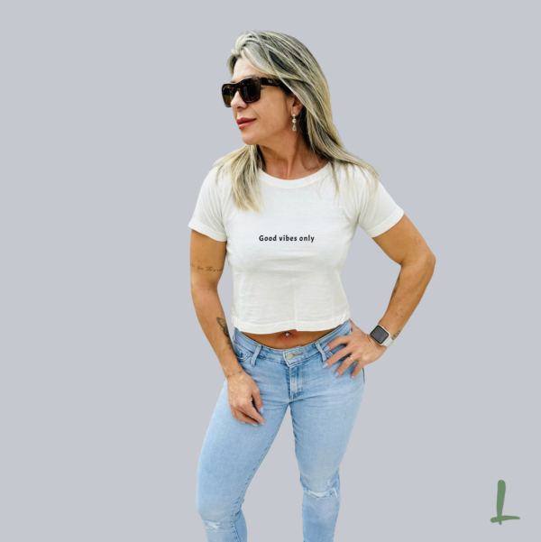 Cropped Estonado Letters - Good Vibes Only