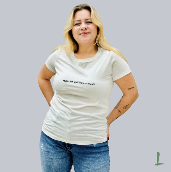 T-Shirt Premium Letters - Quem tem PET nunca está só - Image 2